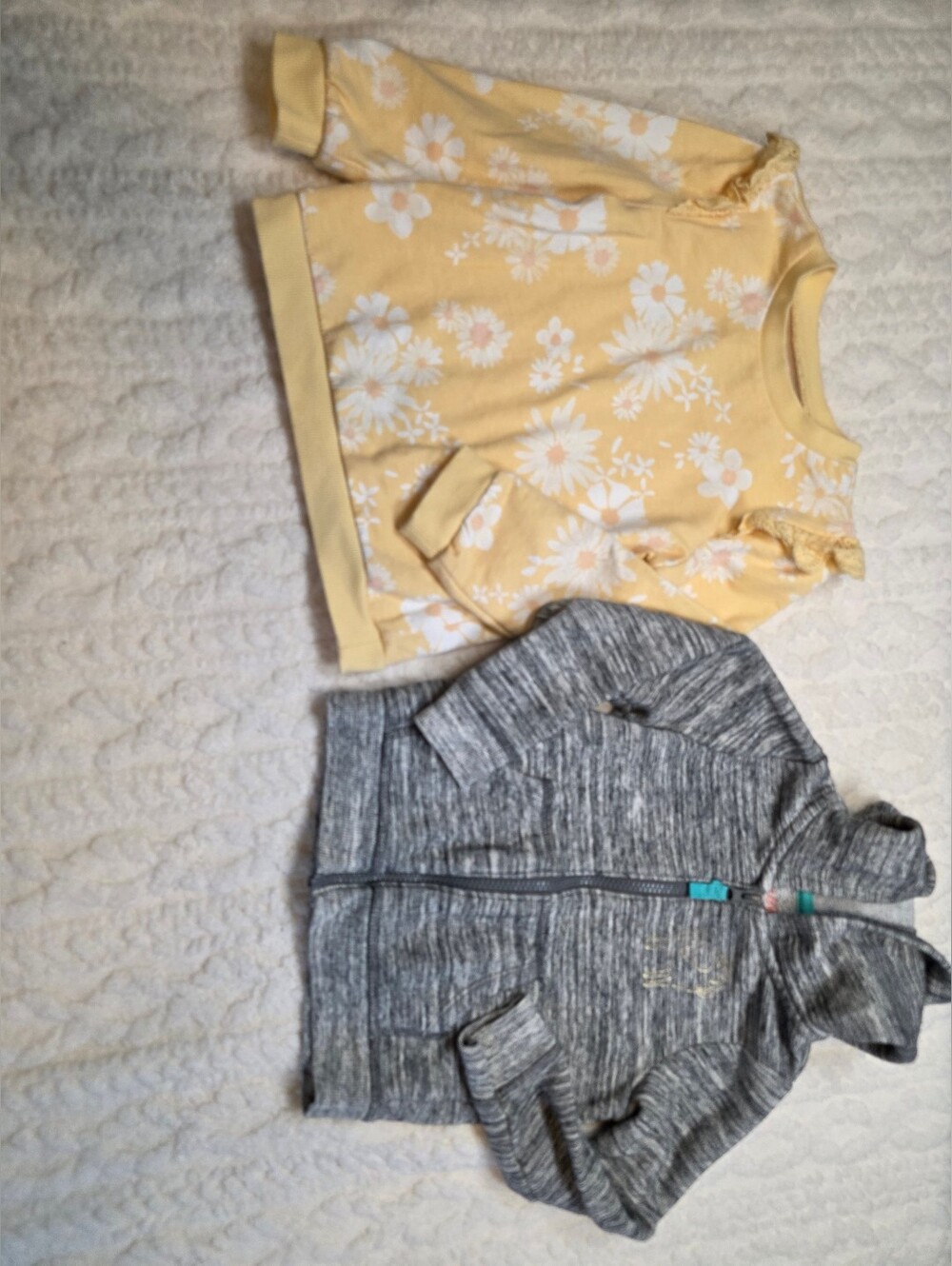 Toddler Girl 3T Bundle OshKosh Floral Sweatshirt Cat & Jack Fleece Jacket